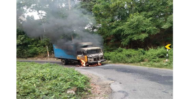 খাগড়াছড়িতে কার্গো ট্রাকে আগুন