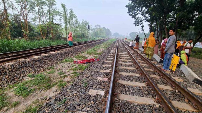 নাটোরের লালপুরে ট্রেনে কাটা পড়ে বৃদ্ধার মৃত্যু