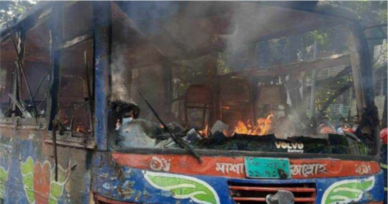 মিরপুরে প্রজাপতি পরিবহনের বাসে আগুন