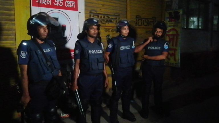 মুন্সীগঞ্জ সদর থানার দুই’শ মিটার দূরত্বে ককটেল বিস্ফোরণ