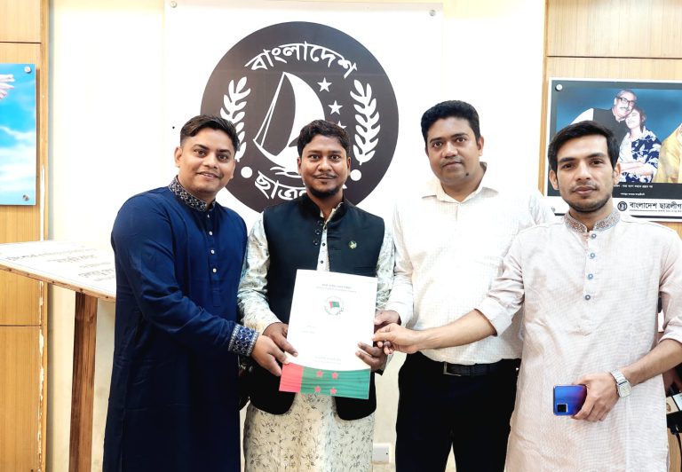 রাজশাহী-১ আসনে মনোনয়ন ফরম সংগ্রহ করলেন এরশাদ আলী আকাশ