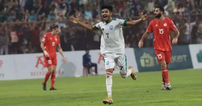 পিছিয়ে পড়েও গোল আদায় ফুটবলারদের লড়াকু মানসিকতার পরিচয়