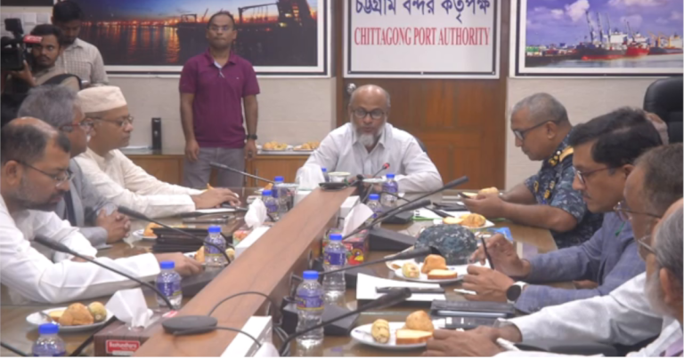 মিধিলি’র প্রভাবে অপারেশনাল কাজ বন্ধ করেছে চট্টগ্রাম বন্দর কর্তৃপক্ষ