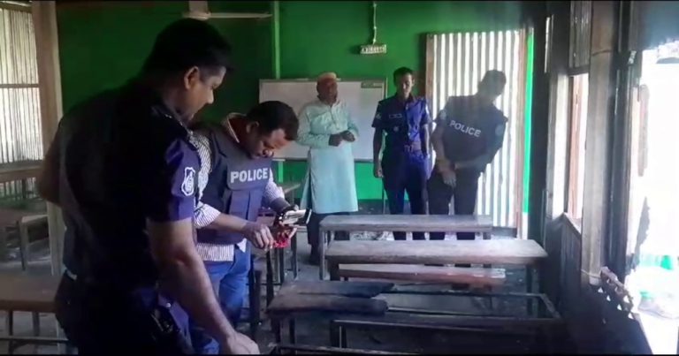 গাজীপুরে প্রাথমিক বিদ্যালয়ে আগুন
