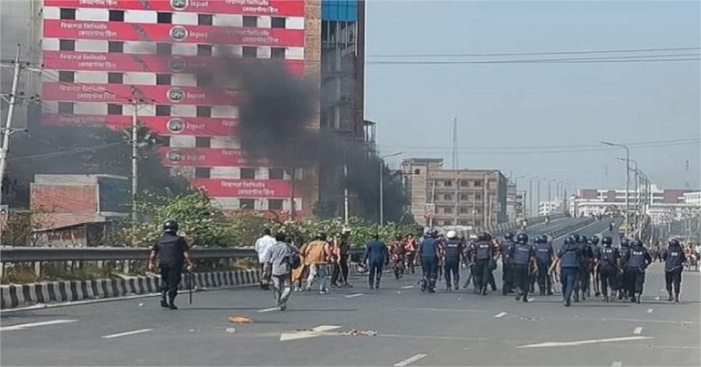 গাজীপুরে পোশাক শ্রমিকদের ফের বিক্ষোভ