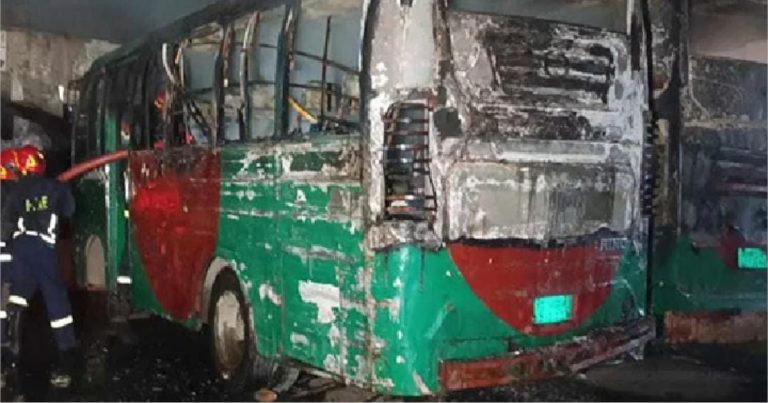 চট্টগ্রামে ২ লোকাল বাসে আগুন