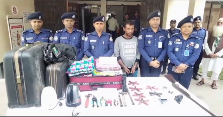 পটুয়াখালীতে ৪২ রাউন্ড গুলিসহ চোর আটক