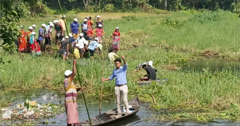 জলাবদ্ধতা নিরসনে যশোরে কচুরিপানা অপসারণ