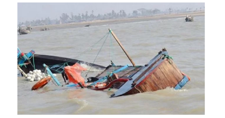 বঙ্গোপসাগরে ট্রলারডুবি, নিখোঁজ ২০০ জেলে