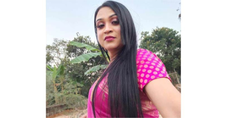 গাজীপুর-৫ আসনে মনোনয়ন তুলেছেন ট্রান্সজেন্ডার উর্মি