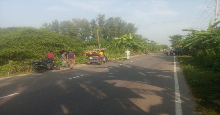 সড়কে পড়েছিল নারীর মরদেহ