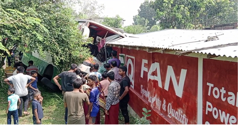 ঝিনাইদহে নসিমন-বাস সংঘর্ষে আহত ২০
