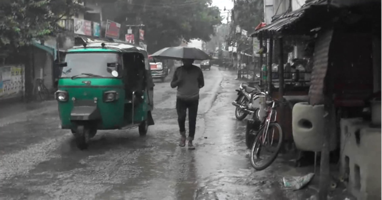 সাতক্ষীরায় ‘মিধিলি’র প্রভাবে হচ্ছে গুড়িগুড়ি বৃষ্টি