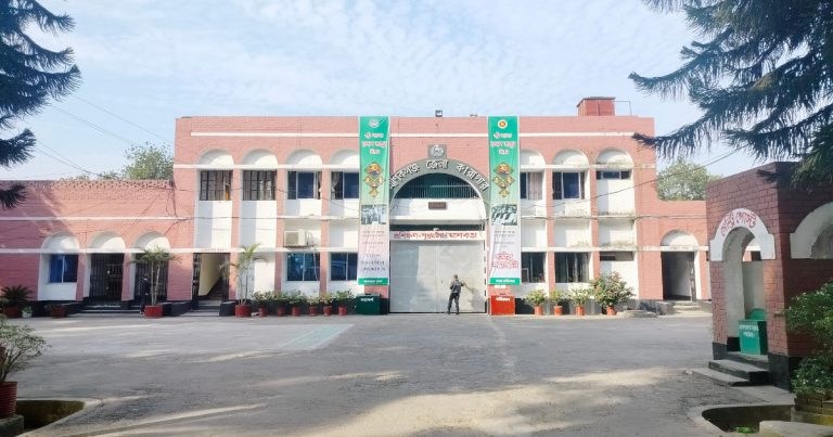 মানিকগঞ্জ কারাগার: ধারণক্ষমতার ৩ গুণ বেশি বন্দী