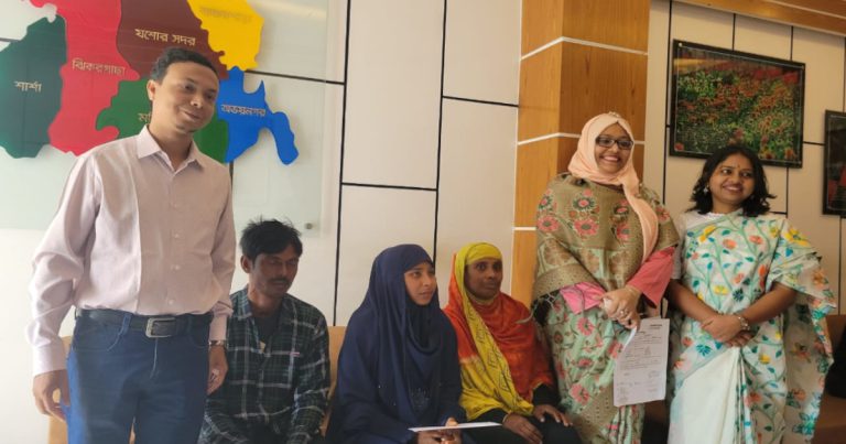 পরিবারের কাছে ফিরলেন জিম