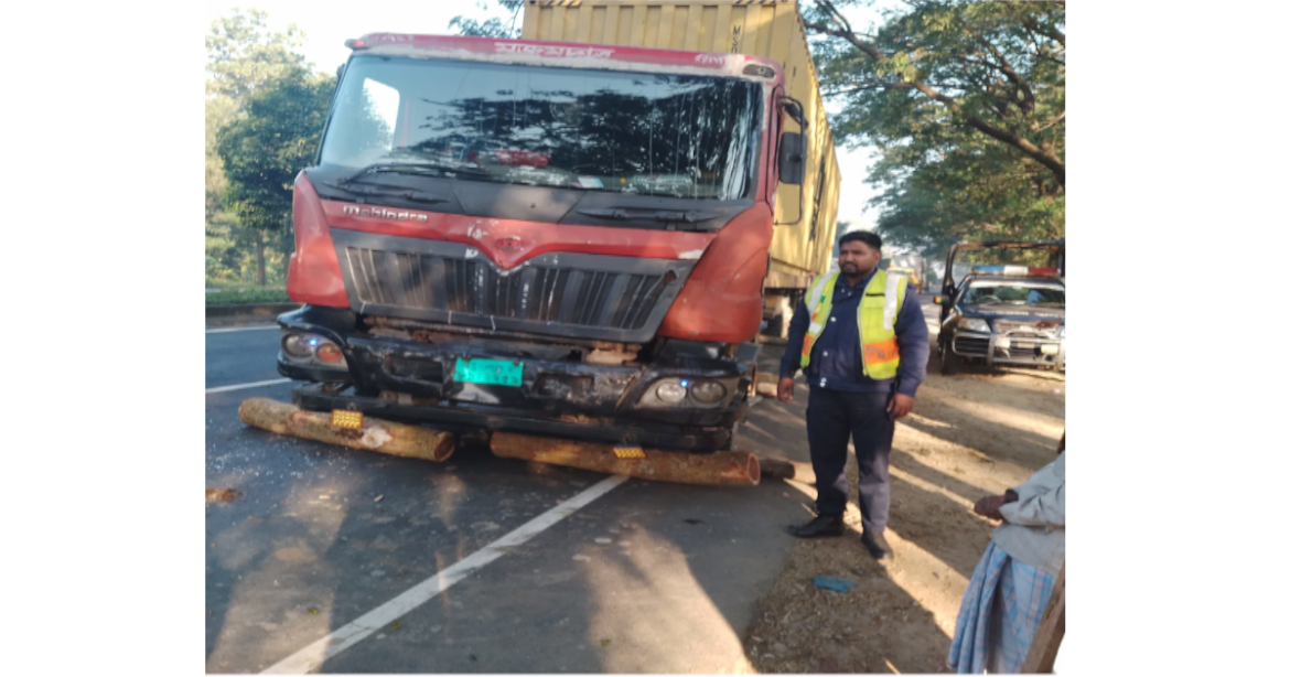 লরি চাপা