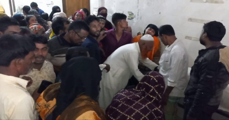 বরগুনায় নিয়ন্ত্রণ হারিয়ে সিএনজির ড্রাইবার নিহত, আহত -৪