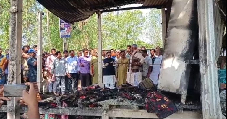 সিরাজগঞ্জে আ’লীগ অফিসে আগুন দিয়েছে দুর্বৃত্তরা