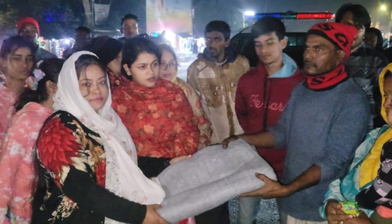 বাগেরহাটে শীতার্ত মানুষের মাঝে পুনাকের শীতবস্ত্র বিতরণ