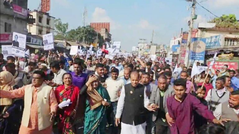 অবহেলিত এলাকার উন্নয়নের প্রতিশ্রুতি স্বতন্ত্র প্রার্থীদের