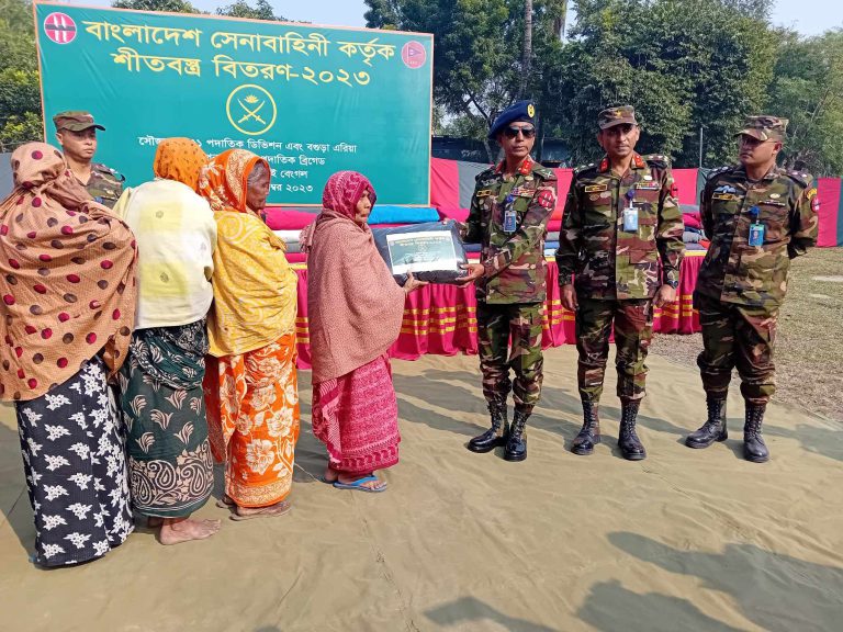 নাটোরের সিংড়ায় সেনাবাহিনী কর্তৃক শীতার্তদের মাঝে কম্বল বিতরণ