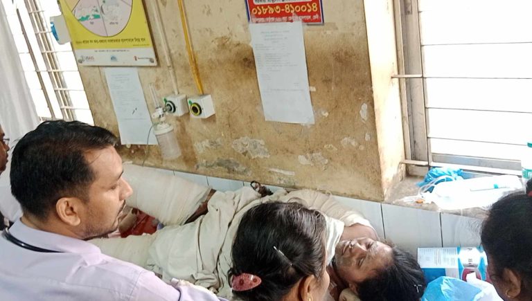 আগুনে ঝলসে গেল একাদশ শ্রেনীর শিক্ষার্থী