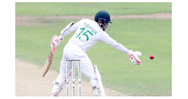 ‘হ্যান্ডলড দ্য বল’ আউট হলেন মুশফিক