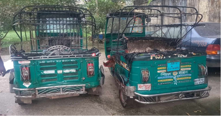 ফেনীতে দুটি সিএনজি অটোরিক্সায় আগুন