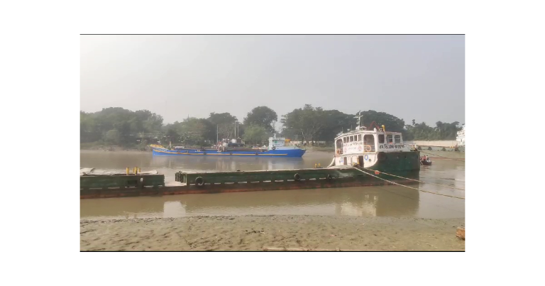 যশোরে কয়লা নিয়ে জাহাজডুবি
