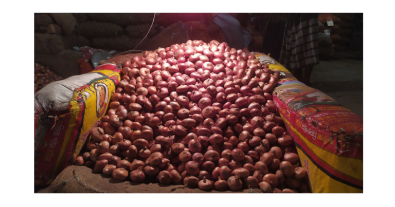 কমতে শুরু করেছে পেঁয়াজের দাম
