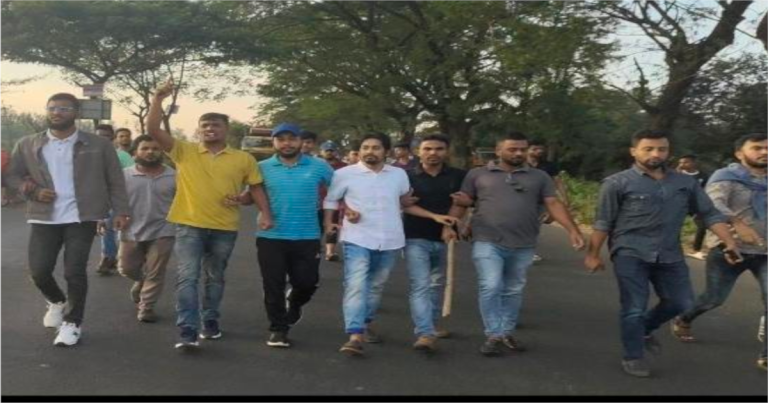 ফেনীতে অবরোধের সমর্থনে ছাত্রদলের বিক্ষোভ মিছিল
