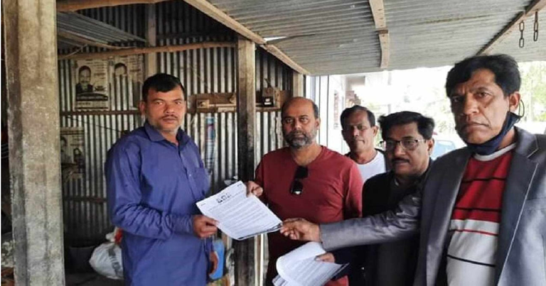 টাঙ্গাইলে অসহযোগ আন্দোলনের পক্ষে বিএনপি’র লিফলেট বিতরণ