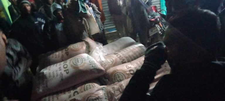 যশোরে সরকারি সার বিক্রির অভিযোগে আটক দুই