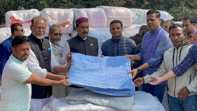 ‘সত্যিকারে যারা শীতে কষ্ট করছে তাদের কম্বল পৌঁছে দাও’