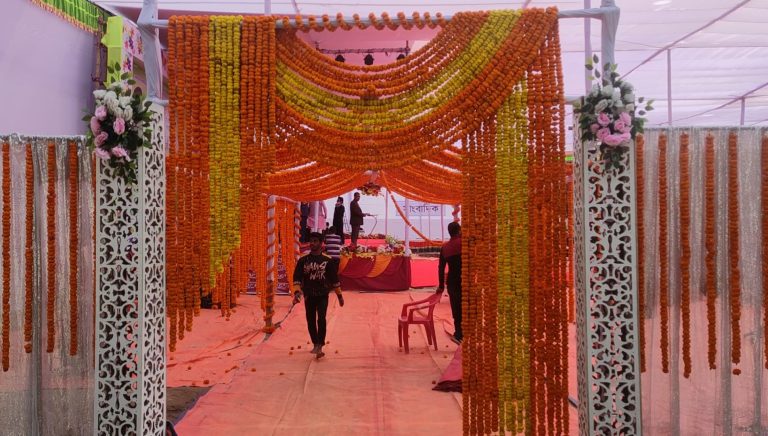 বীর বাহাদুরকে বরণ করে নিতে দু’শতাধিক তোরণ!