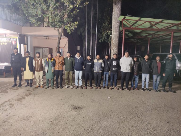 কুমিল্লায় পাসপোর্ট অফিসের ১৪ দালাল আটক