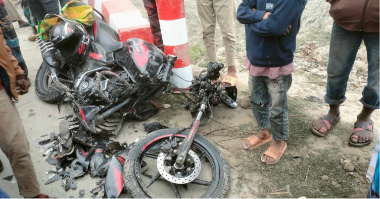 কুড়িগ্রামে সড়ক দুর্ঘটনায় পিতা-পুত্র নিহত