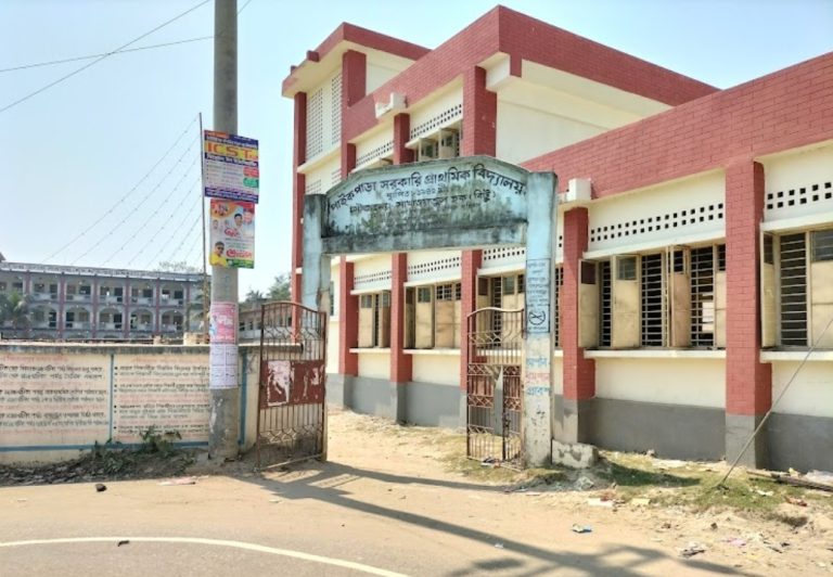 দেরিতে স্কুলে আসায় প্রধান শিক্ষককে শোকজ