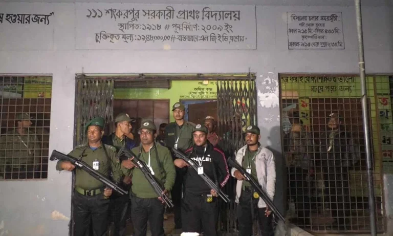 যশোরে ভোট কেন্দ্রে ককটেল বিস্ফোরণে আনসার সদস্য আহত