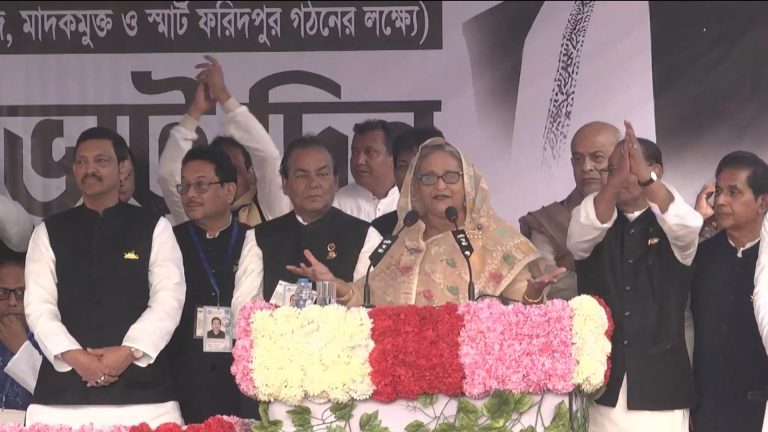 ফরিদপুর পৌঁছেছেন শেখ হাসিনা