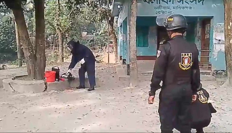 মেলায় বোমা রেখে পালাল দুর্বৃত্তরা