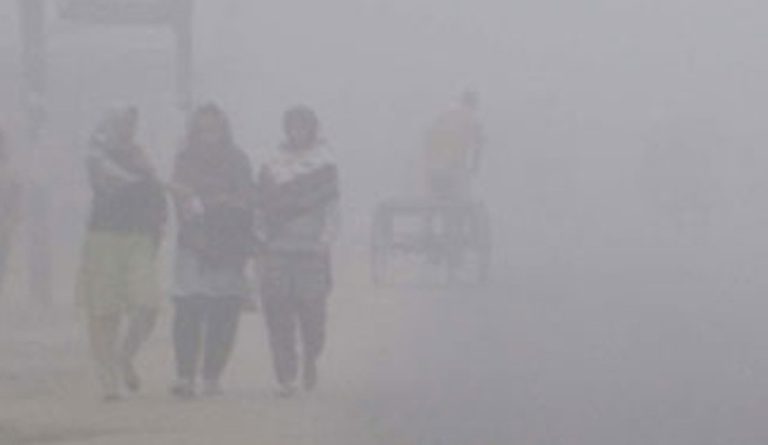 শীতের তীব্রতায় বিপাকে শ্রমজীবী মানুষ