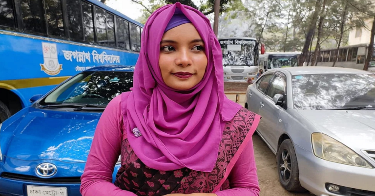 ডিএসএ’র এক মামলা থেকে অব্যাহতি পেলেন জাবি শিক্ষার্থী খাদিজা
