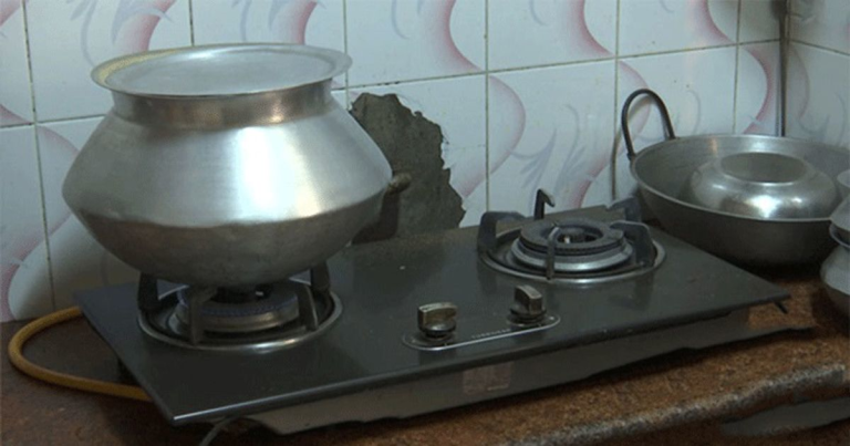 গ্যাস সংকট: চট্টগ্রামে জ্বলছে না চুলা