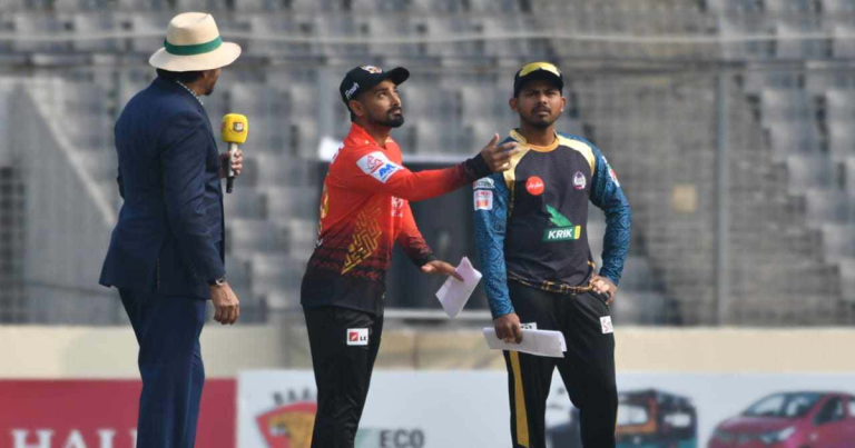 বিপিএল: উদ্বোধনী ম্যাচে টস হেরে ব্যাটিংয়ে কুমিল্লা
