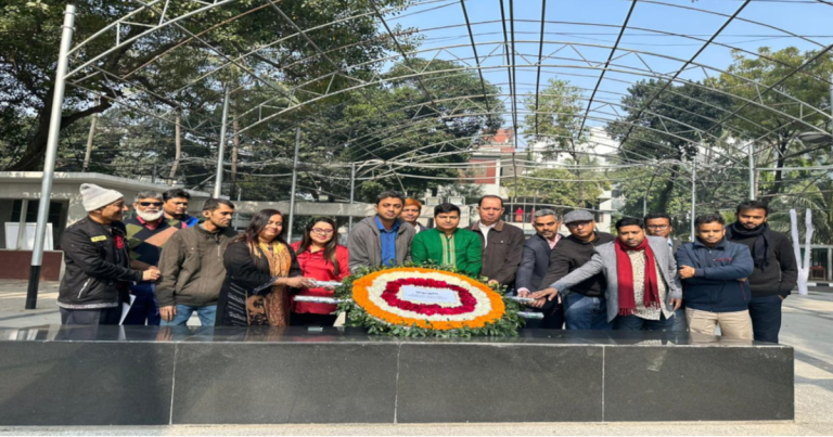 বঙ্গবন্ধুর প্রতিকৃতিতে ডিক্যাবের শ্রদ্ধা নিবেদন
