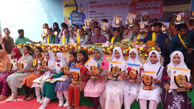 গণিত ও বিজ্ঞান অলিম্পিয়াডে বিজয়ী ৭৪ কৃতিকে সংবর্ধনা