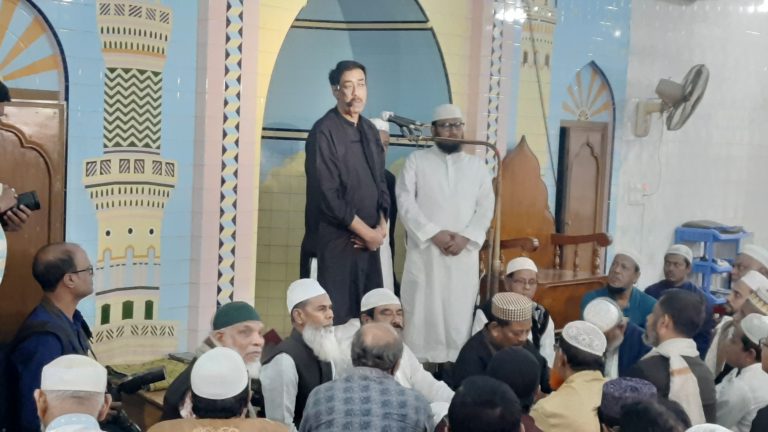 নারায়ণগঞ্জবাসীর জন্য নিয়মিত নফল নামাজ পড়েন শামীম ওসমান