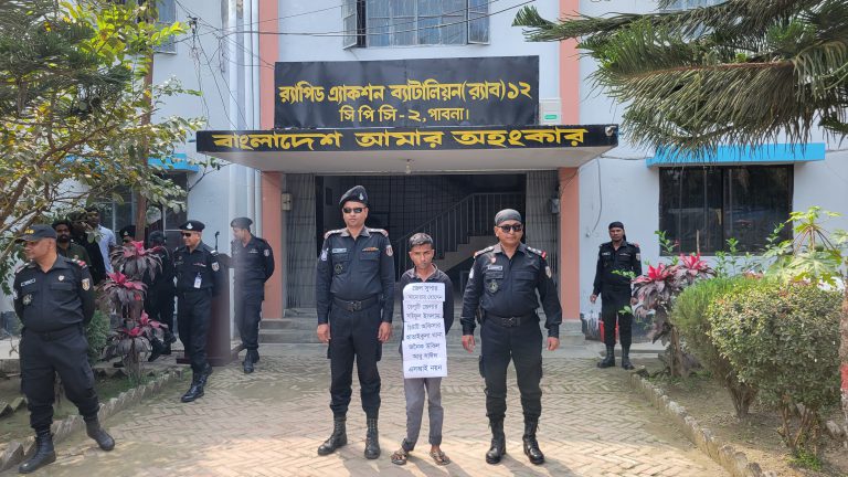 পুলিশ কর্মকর্তার পরিচয়ে বন্দি আসামির পরিবারকে ফোন