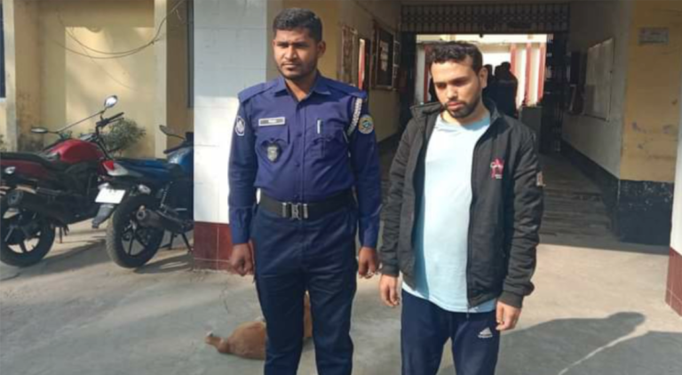 বরিশালে স্ত্রীকে পিটিয়ে হত্যার পর স্বামীর আত্মসমর্পণ